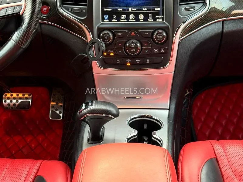 Jeep Grand Cherokee 2015 for Sale in Sharjah Image-19