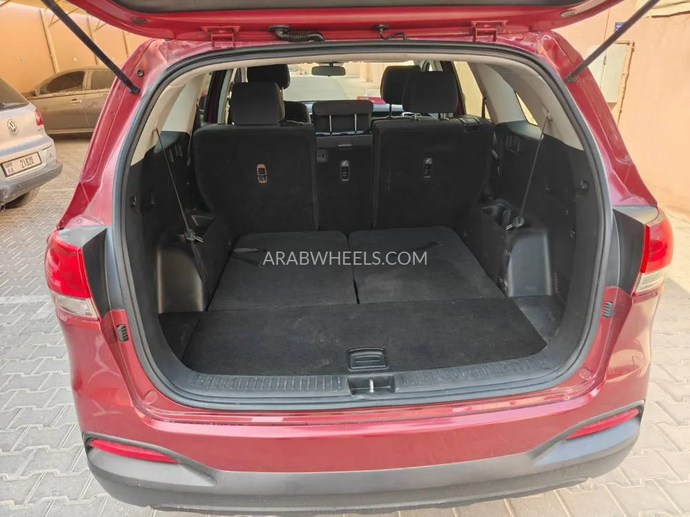 Kia Sorento 2017 for Sale in Sharjah Image-2
