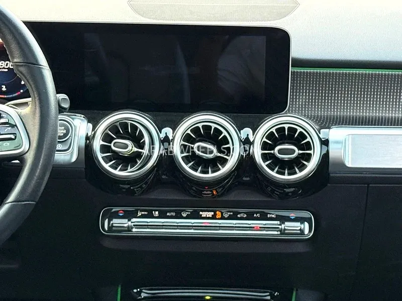 Mercedes Benz GLB 2020 for Sale in Sharjah Image-13