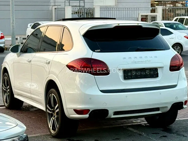 Porsche Cayenne 2014 for Sale in Sharjah Image-4