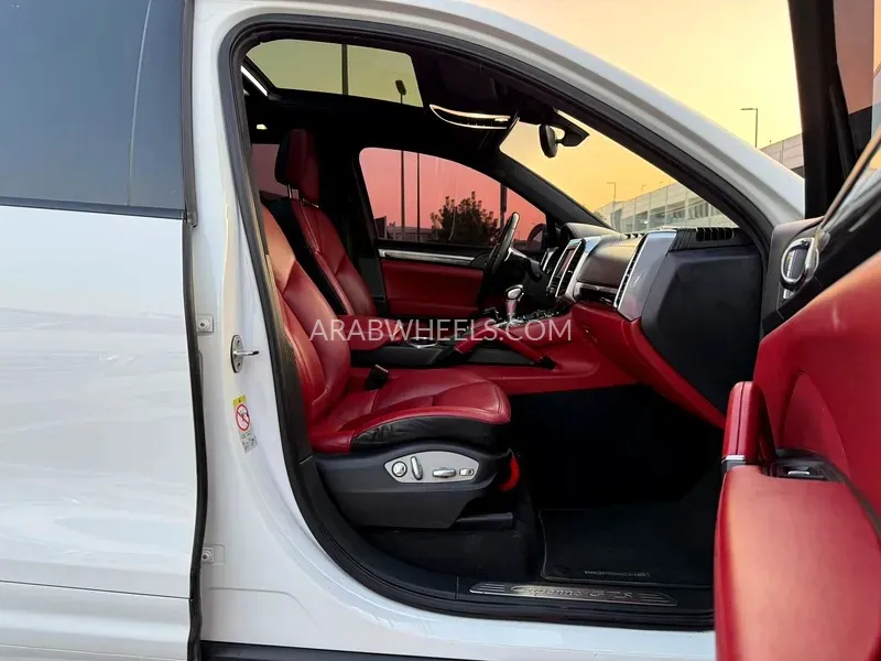 Porsche Cayenne 2014 for Sale in Sharjah Image-11