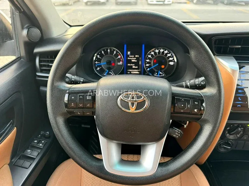 Toyota Fortuner 2020 for Sale in Sharjah Image-8