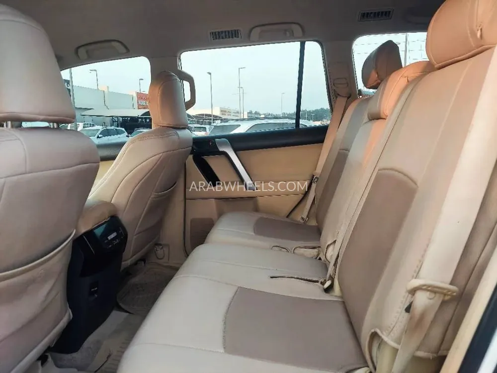 Toyota Land Cruiser Prado 2017 for Sale in Sharjah Image-9