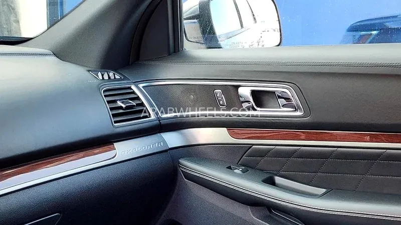 Ford Explorer 2019 for Sale in Dubai Image-15