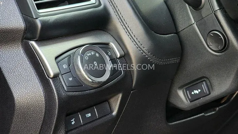 Ford Explorer 2019 for Sale in Dubai Image-16