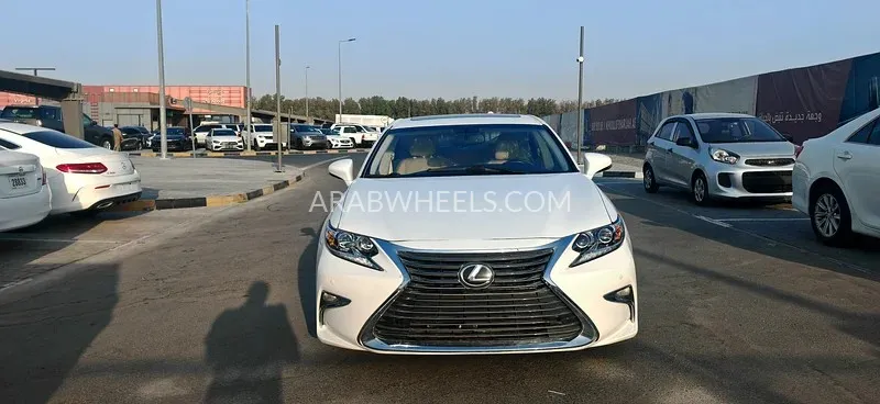 Lexus ES 2015 for Sale in Sharjah Image-1