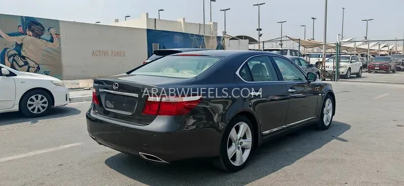 لكزس LS 2008 for Sale in الشارقة Image-5