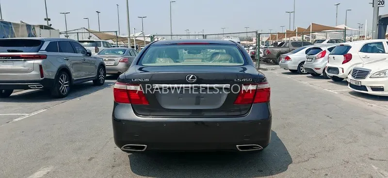 لكزس LS 2008 for Sale in الشارقة Image-7