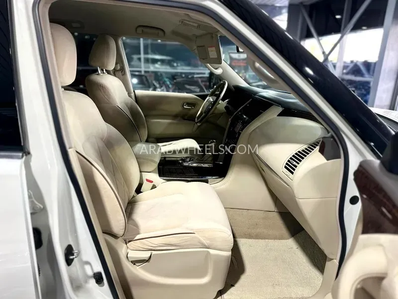 Nissan Patrol 2014 for Sale in Dubai Image-4