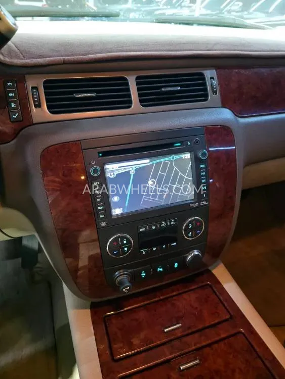 شيفروليه سوبربان 2014 for Sale in عجمان Image-18