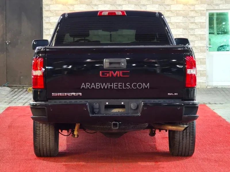 GMC Sierra 2018 for Sale in Ajman Image-15