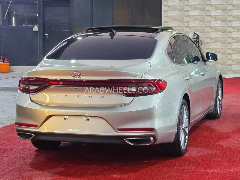 Hyundai Azera 2018 for Sale in Ajman Image-7