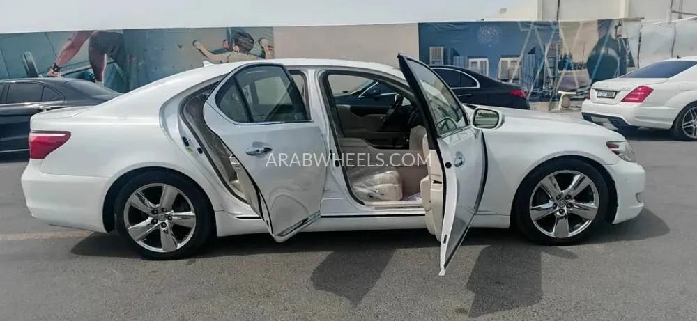 Lexus LS 2010 for Sale in Sharjah Image-8