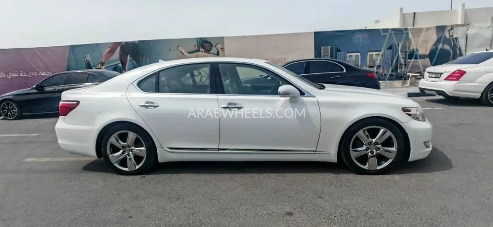 Lexus LS 2010 for Sale in Sharjah Image-9