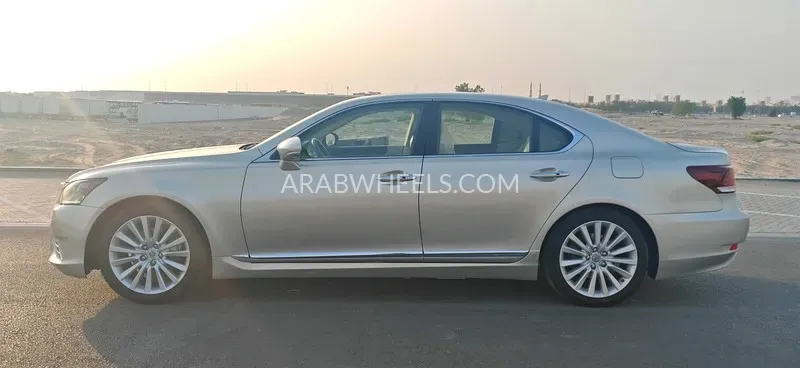 Lexus LS 2013 for Sale in Sharjah Image-4
