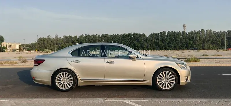 Lexus LS 2013 for Sale in Sharjah Image-5