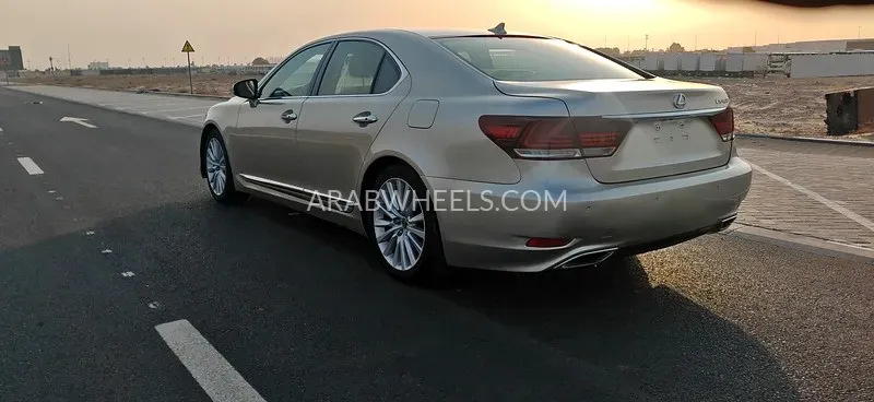 Lexus LS 2013 for Sale in Sharjah Image-8