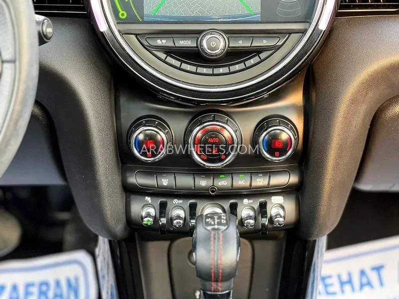 Mini Cooper 2018 for Sale in Sharjah Image-10
