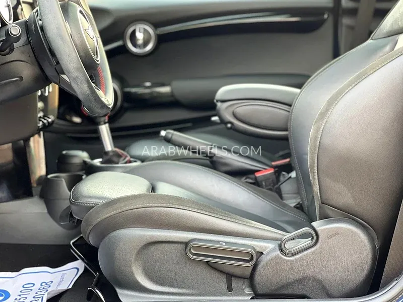 Mini Cooper 2018 for Sale in Sharjah Image-17