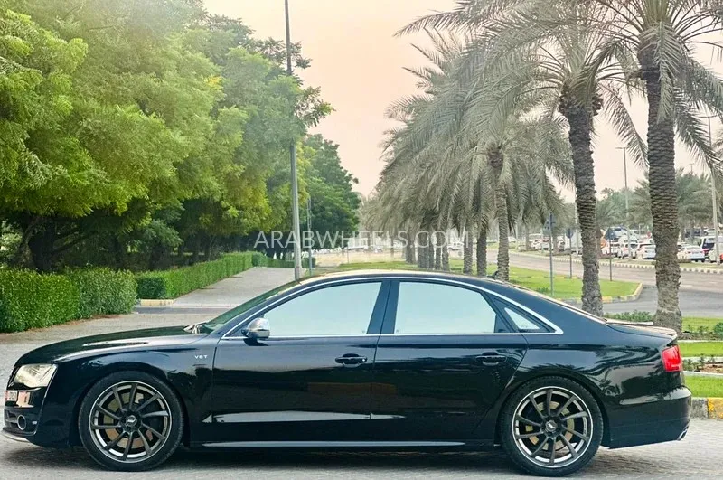 أودي إس 8 2014 for Sale in الشارقة Image-3