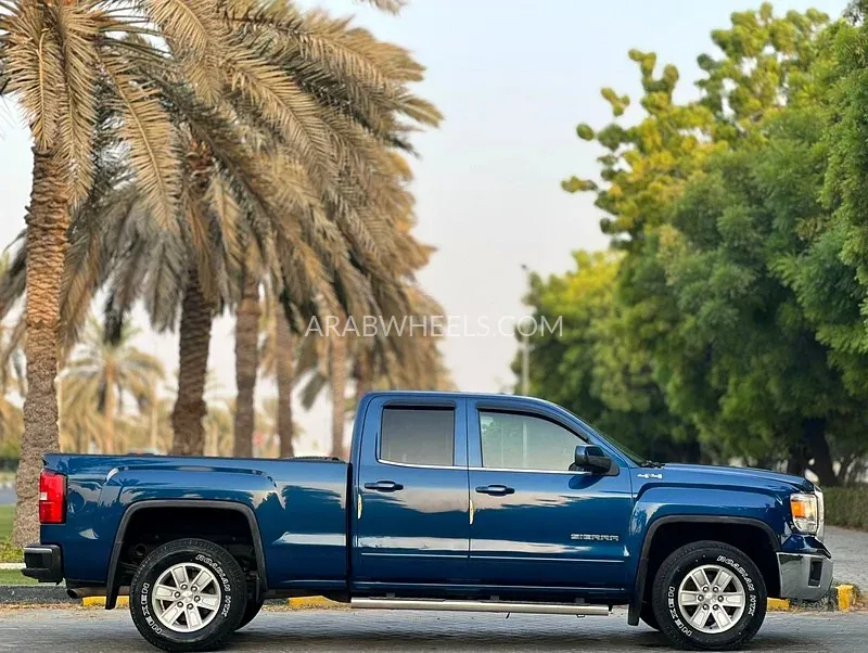 GMC Sierra 2015 for Sale in Sharjah Image-4