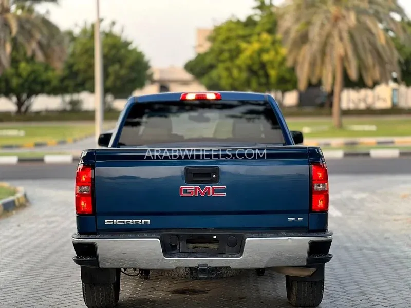GMC Sierra 2015 for Sale in Sharjah Image-9