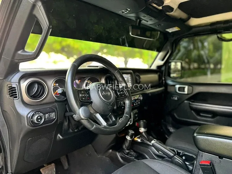 Jeep Wrangler 2018 for Sale in Sharjah Image-14
