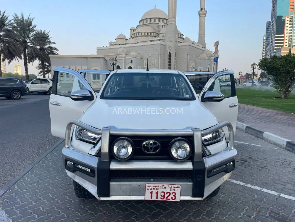 تويوتا هايلوكس 2017 for Sale in دبي Image-3