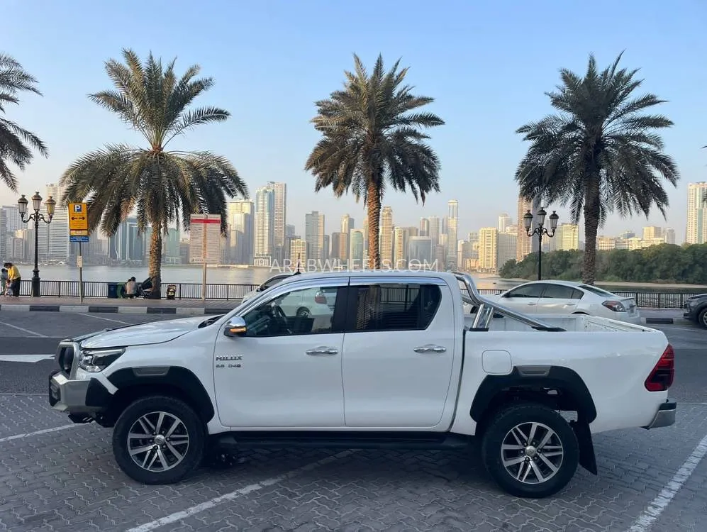 تويوتا هايلوكس 2017 for Sale in دبي Image-6