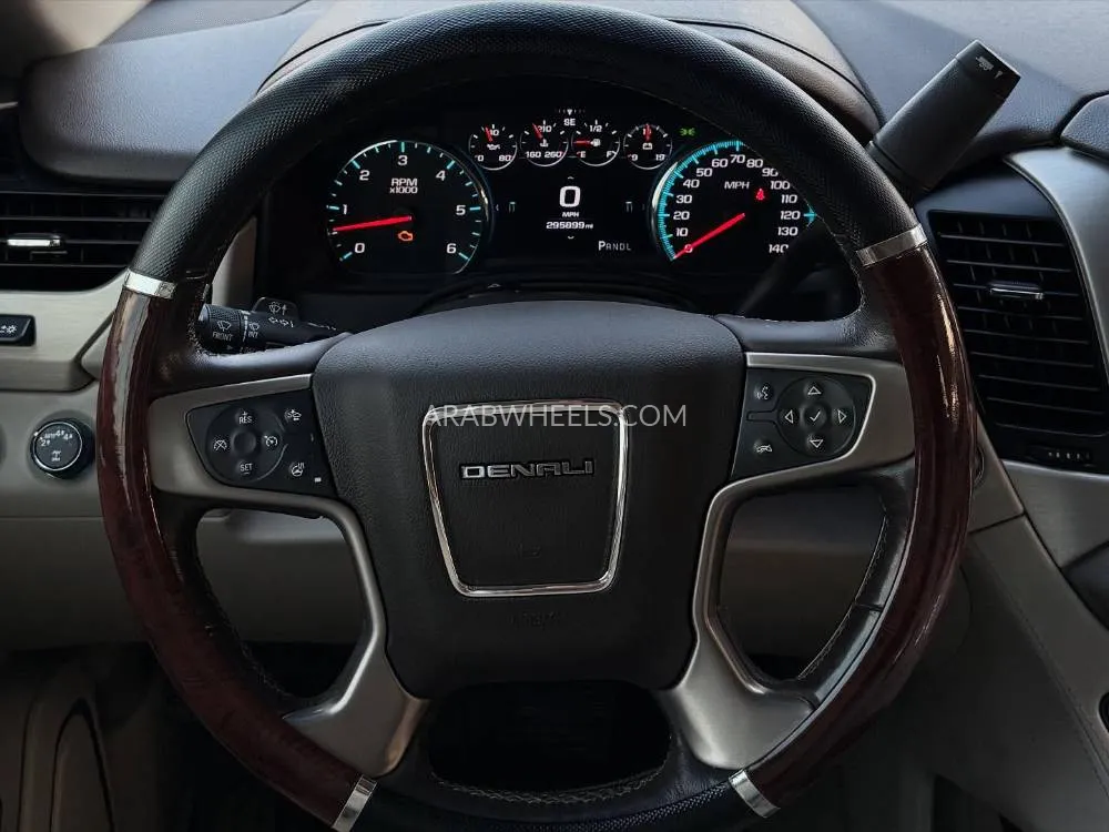 GMC Yukon 2018 for Sale in Sharjah Image-5