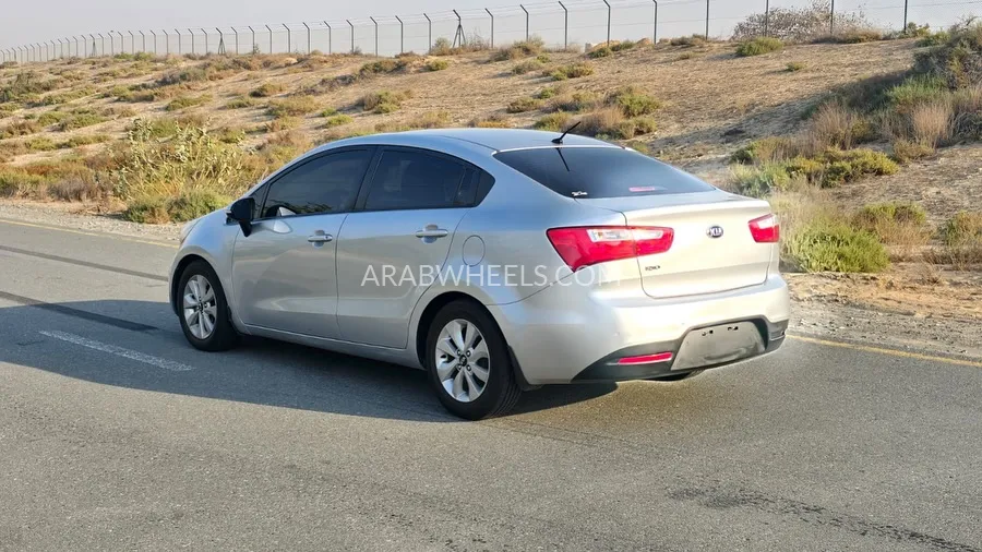 Kia Rio 2015 for Sale in Sharjah Image-5