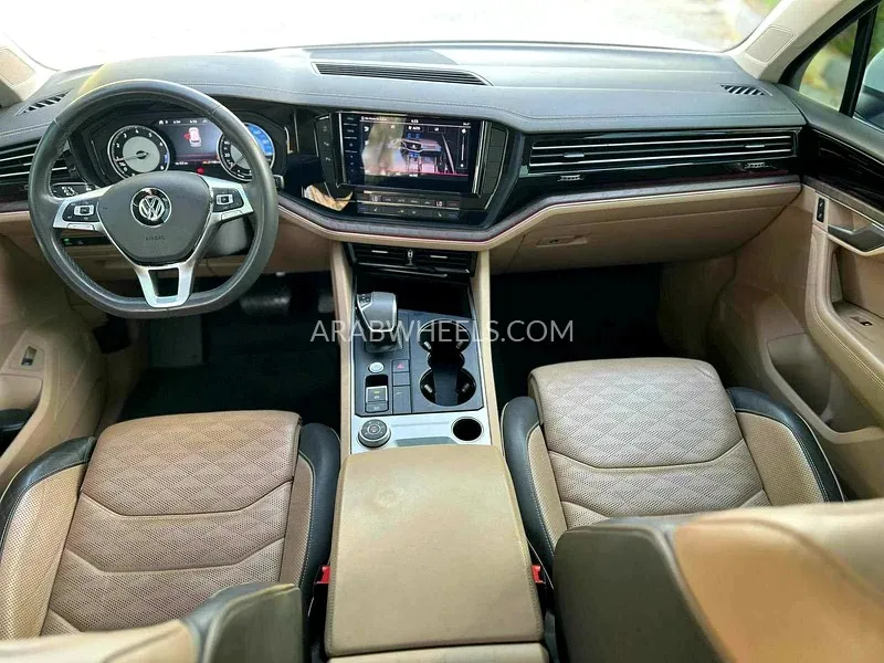 Volkswagen Touareg 2018 for Sale in Sharjah Image-14