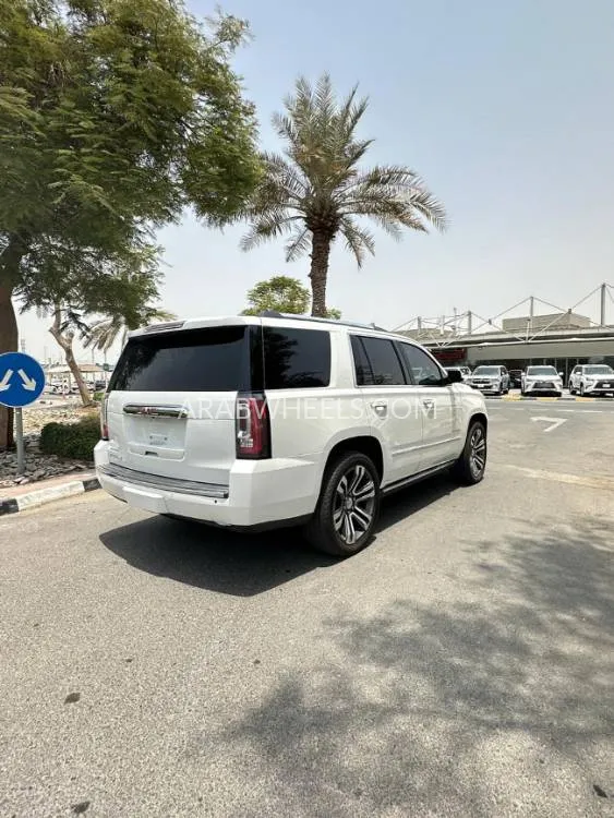 GMC Yukon 2019 for Sale in Ajman Image-4