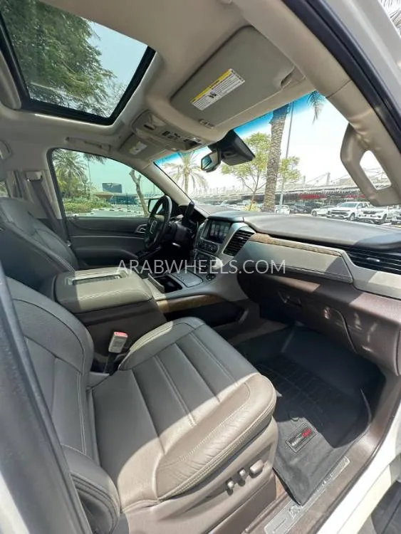 GMC Yukon 2019 for Sale in Ajman Image-11