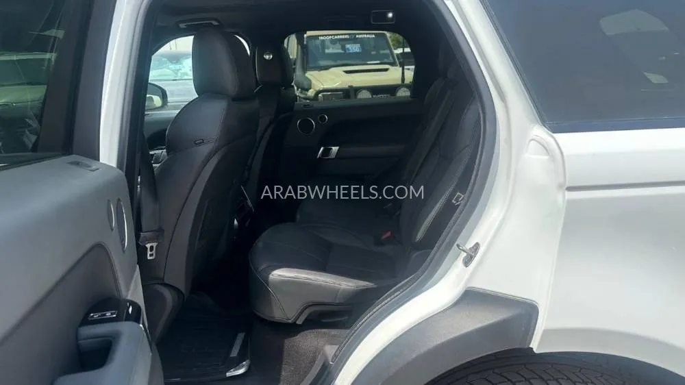 Land Rover Range Rover Sport 2014 for Sale in Ajman Image-13