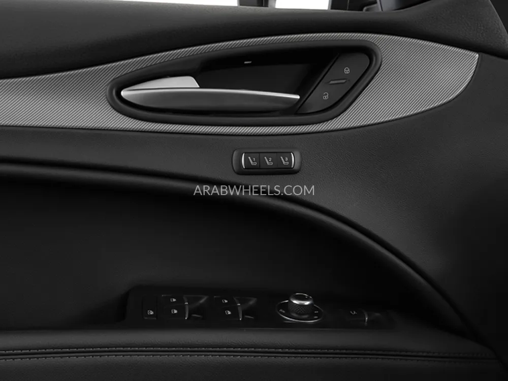 الفا روميو ستيلفيو 2023 for Sale in دبي Image-10