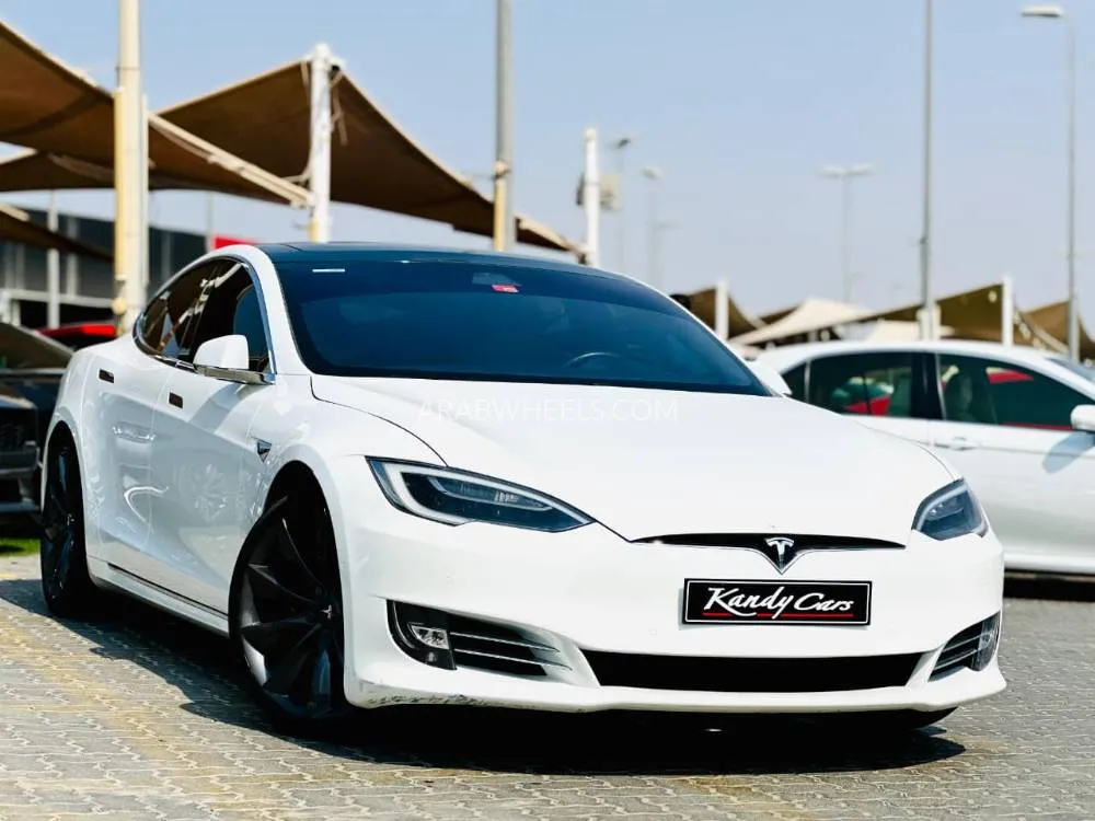 تسلا S موديل 2017 for Sale in الشارقة Image-3
