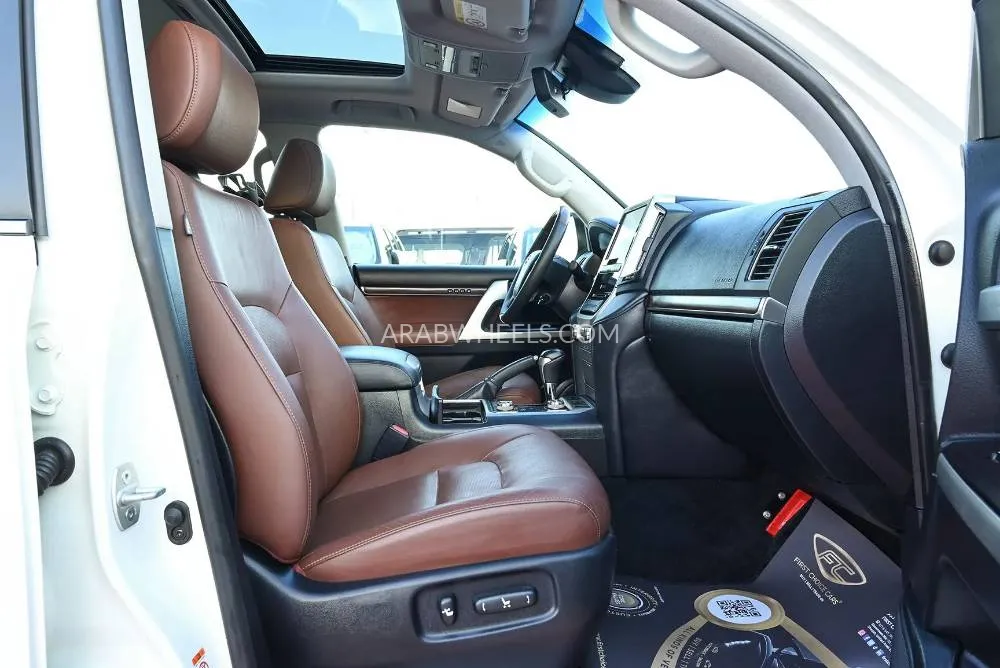 Toyota Land Cruiser 2017 for Sale in Sharjah Image-12