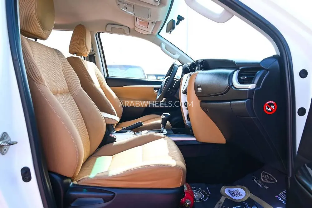 Toyota Fortuner 2017 for Sale in Sharjah Image-12