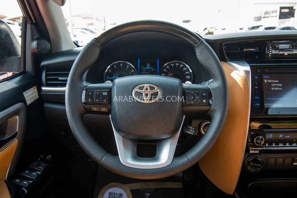 Toyota Fortuner 2019 for Sale in Sharjah Image-16