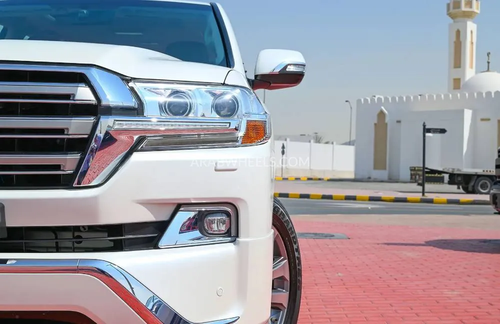Toyota Land Cruiser 2017 for Sale in Sharjah Image-3