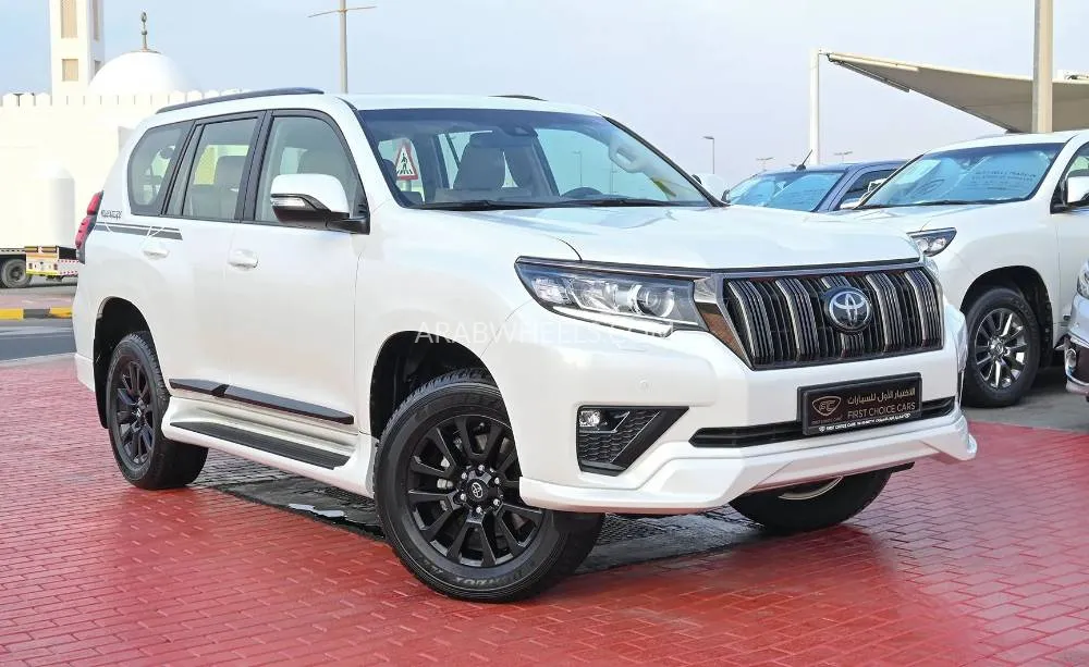 Toyota Land Cruiser Prado 2022 for Sale in Sharjah Image-2