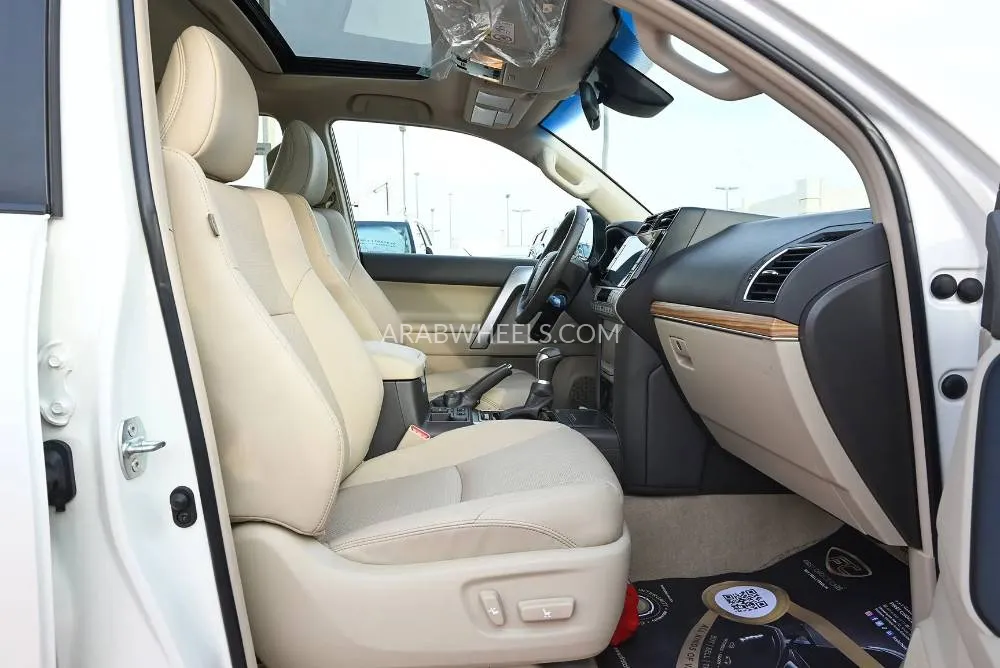 Toyota Land Cruiser Prado 2022 for Sale in Sharjah Image-12