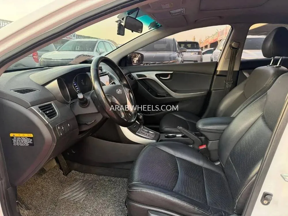 هيونداي إلنترا 2013 for Sale in عجمان Image-4