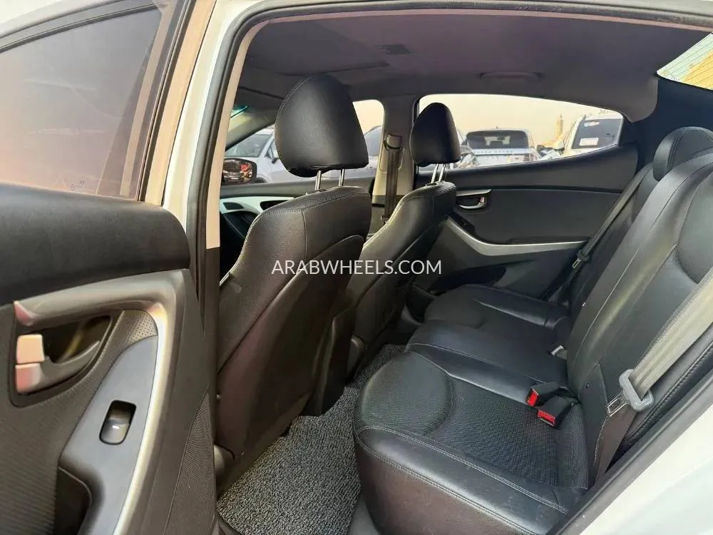 هيونداي إلنترا 2013 for Sale in عجمان Image-8