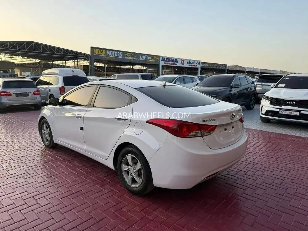 هيونداي إلنترا 2013 for Sale in عجمان Image-9