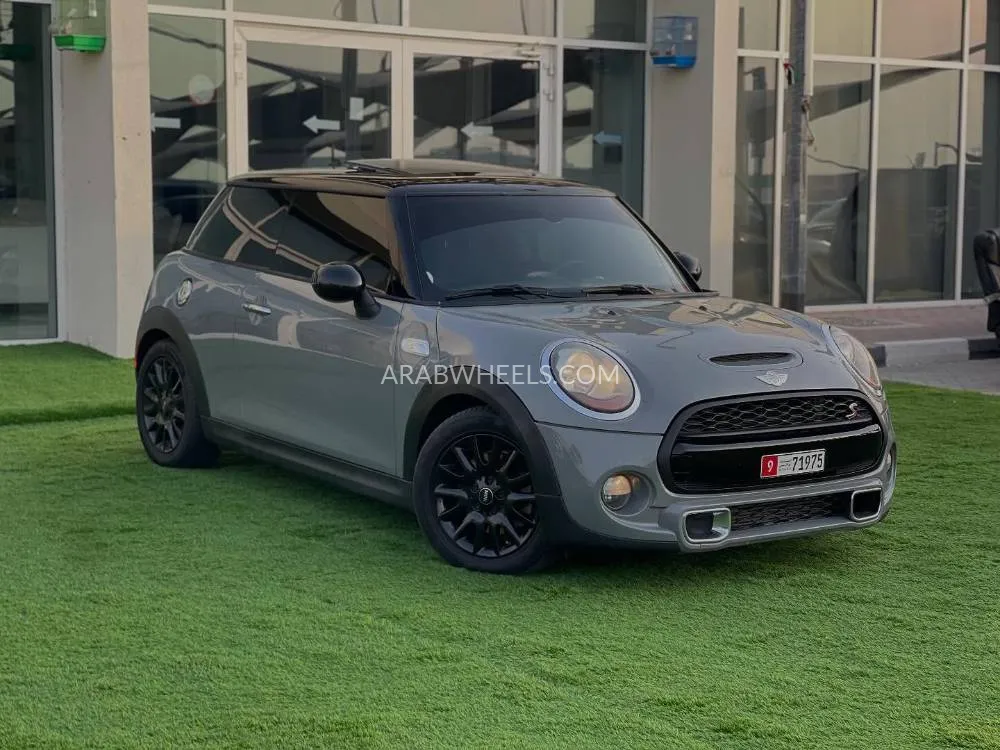 Mini Cooper 2017 for Sale in Sharjah Image-1