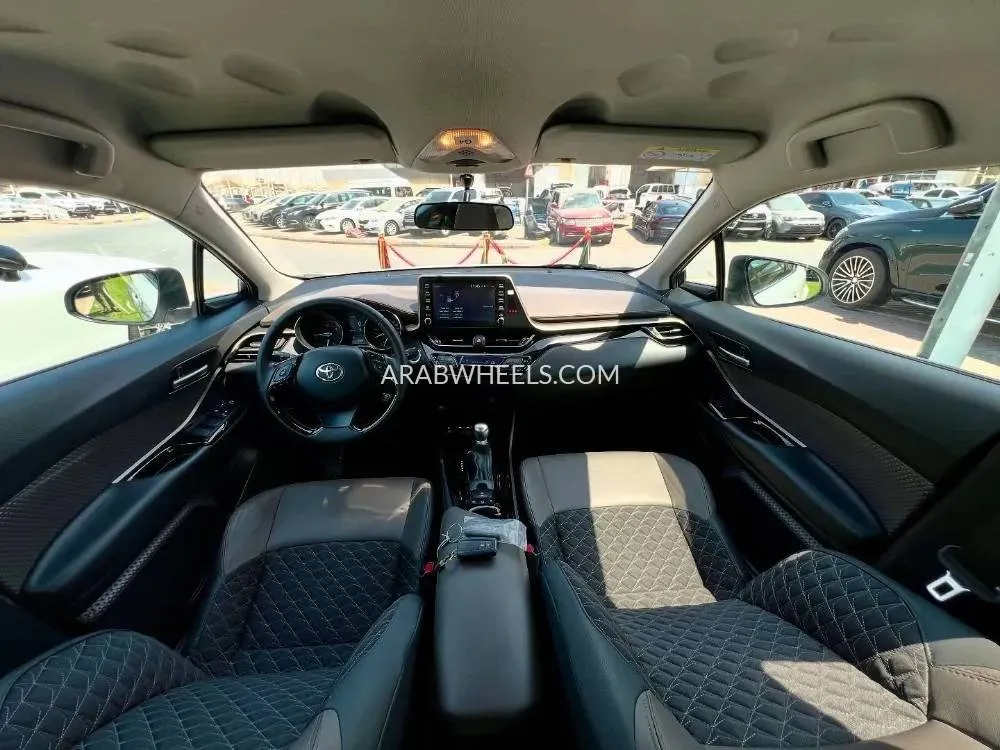 Toyota C-HR 2022 for Sale in Sharjah Image-5