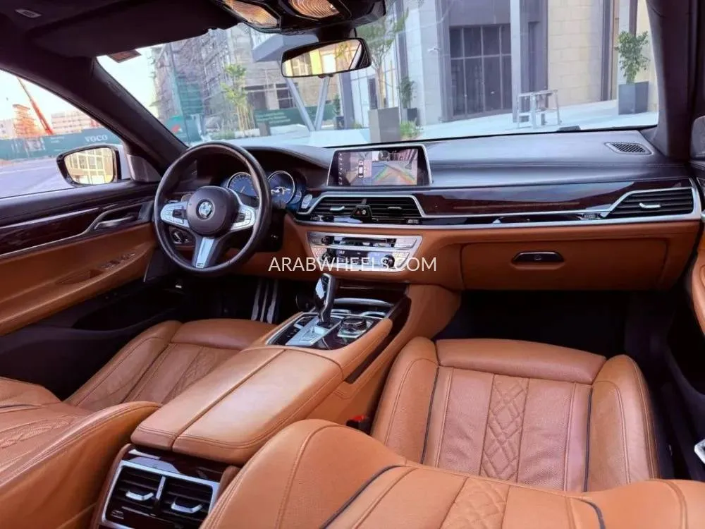 بي إم دبليو الفئة السابعة 2019 for Sale in عجمان Image-12