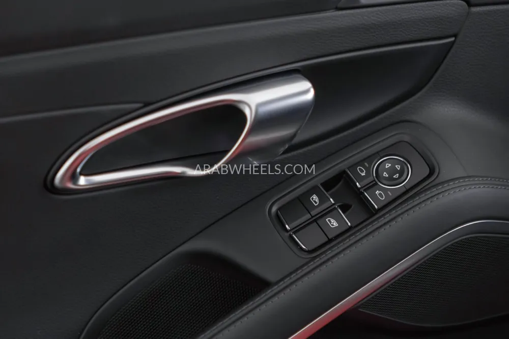 بورشه 718 2024 for Sale in دبي Image-11